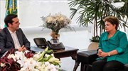 Πόλεμος ανακοινώσεων με φόντο τις επαφές του Αλ. Τσίπρα στη Βραζιλία