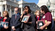 ΗΠΑ: Έξω από το Κογκρέσο συγγενείς θυμάτων μακελειών