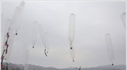 Μπαλόνια με προπαγανδιστικά φυλλάδια στο έδαφος της Β. Κορέας