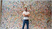 Ευνοϊκοί άνεμοι για την έκθεση του Dan Colen
