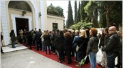 Σε λαϊκό προσκύνημα η σορός του Δημήτρη Μητροπάνου