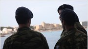 Reuters: «Στο τραπέζι» ειδικά μισθολόγια και περικοπές στην Αμυνα