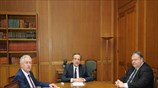 Σε καλό κλίμα η συνάντηση Σαμαρά - Βενιζέλου - Κουβέλη