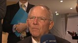 Ο Β. Σόιμπλε μετά τη σύνοδο του ECOFIN