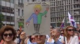 Εν μέσω διαδηλώσεων η επίσκεψη της Μέρκελ