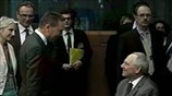 Σόϊμπλε: «Απόλυτη τήρηση των δεσμεύσεων σας»