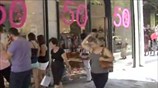 Αρχισαν οι θερινές εκπτώσεις