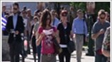 Reuters: Μαζικές αναλήψεις από τους Έλληνες καταθέτες