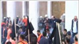 Ένταση σε συγκέντρωση έξω από το κτήριο της ΤτΕ