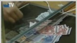 «Τσεκούρι» στους μισθούς