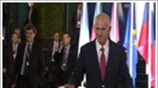 Reuters: Στο χείλος της κατάρρευσης η ελληνική κυβέρνηση