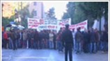 Reuters: Στον δρόμο για δεύτερη ημέρα οι Έλληνες