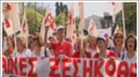 Reuters: Οι Έλληνες διαδηλώνουν κατά των μέτρων λιτότητας