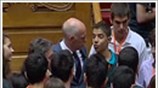 Η οικονομική κρίση προβληματίζει τη Bουλή των Eφήβων