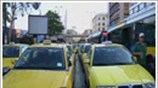 Reuters: Χάος στην Αθήνα από την πορεία των ταξί