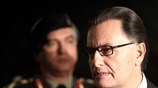 Ο υπουργός Αμυνας Πάνος Παναγιωτόπουλος (Δ) με τον ΑΓΕΕΘΑ στρατηγό Μιχάλη Κωσταράκο ...