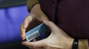 Η Γερμανίδα Καγκελάριος Ανγκελα Μέρκελ ετοιμάζεται να ψηφίσει στο γερμανικό ομοσπονδιακό κοινοβούλιο ...