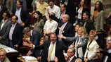 Βουλευτές των Ανεξάρτητων Ελλήνων διαμαρτύρονται όρθιοι στη σημερινή συζήτηση του πολυνομοσχεδίου. ...