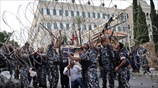 Σφοδρά πυρά ακούστηκαν την Κυριακή στο κέντρο της Βηρυτού όταν οργισμένοι διαδηλωτές ...