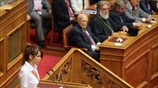 Μαθήτρια μιλάει από το βήμα της Βουλής στη συνεδρίαση της Ολομέλειας της ...