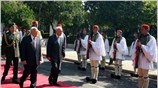 Τον Πρόεδρο του Ισραήλ Σιμόν Πέρες υποδέχθηκε στις 10.30 στο Προεδρικό Μέγαρο ...