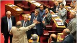 Αντιδράσεις των βουλευτών μετά την αναγγελία της υπερψήφισης του νομοσχεδίου για τα ...