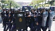 Λαστιχένιες σφαίρες χρησιμοποίησε σήμερα η ισπανική αστυνομία στη διάρκεια συγκρούσεων με διαδηλωτές ...