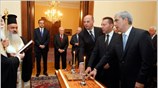 Ορκίστηκαν ενώπιον του Προέδρου της Δημοκρατίας, Κάρολου Παπούλια, και του πρωθυπουργού, Αντώνη ...