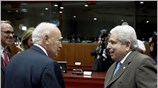 Ο Πρόεδρος της Δημοκρατίας Κάρολος Παπούλιας (Α) συνομιλεί με τον Πρόεδρο της ...