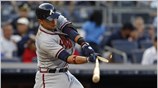 Ο Μάρτιν Πράντο, των Atlanta Braves, σπάει το μπαστούνι του κατά τη ...