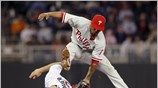Στιγμιότυπο από τον αγώνα ανάμεσα στους Philadelphia Phillies και τους Minnesota Twins. ...