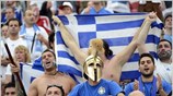 Ελληνες φίλαθλοι στις εξέδρες του Εθνικού Σταδίου της Βαρσοβίας, λίγο πριν τον ...