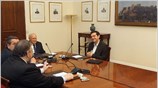 Ο Πρόεδρος της Δημοκρατίας Κάρολος Παπούλιας προεδρεύει σε  σύσκεψη των πολιτικών ...