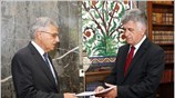 Ο υπουργός Εσωτερικών Τάσος Γιαννίτσης επισκέφθηκε τον Πρόεδρο της Βουλής Φίλιππο Πετσάλνικο ...