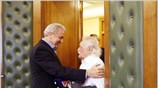 Ο υπουργός Εθνικής Αμυνας  Δημήτρης Αβραμόπουλος συναντήθηκε με τον Μανώλη  ...