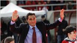 Την αποχώρησή του από την τεχνική ηγεσία του Ολυμπιακού στο τέλος της ...