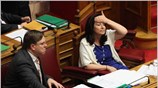 Η υπουργός Ανάπτυξης, Ανταγωνιστικότητας και Ναυτιλίας, Αννα Διαμαντοπούλου, αντιδρά κατά τη διάρκεια ...