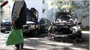 Ενας άνδρας που πυρπόλησε 102 σταθμευμένα αυτοκίνητα, κυρίως μοντέλα πολυτελείας, στους δρόμους ...
