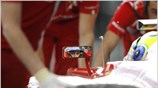 Ο οδηγός της Ferrari, Φελίπε Μάσα, κατά τη διάρκεια των ελεύθερων δοκιμαστικών ...