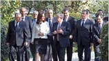 Ο πρωθυπουργός Λουκάς Παπαδήμος (Κ) συνομιλεί εξερχόμενος από το Προεδρικό Μέγαρο με ...