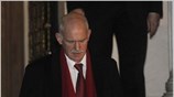 Ο πρώην πρωθυπουργός και πρόεδρος του ΠΑΣΟΚ Γιώργος Παπανδρέου βγαίνει από το ...