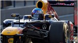 Ο Γερμανός οδηγός της Red Bull, Σεμπαστιάν Φέτελ, δοκιμάζει το νέο μονοθέσιο ...