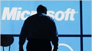 Ο CEO της Microsoft Steve Ballmer αποχωρεί από τη σκηνή μετά την ...