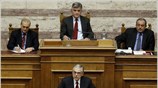 Το χειροκρότημα των κοινοβουλευτικών ομάδων του ΠΑΣΟΚ, της Νέας Δημοκρατίας και του ...