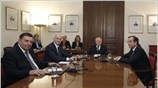Αρχισε, λίγα λεπτά μετά τις 10.00, η σύσκεψη των πολιτικών αρχηγών υπό ...