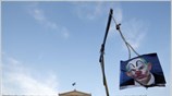 «Ακόμα κι αν η σοσιαλιστική του κυβέρνηση επιβιώσει μετά τη νυχτερινή κοινοβουλευτική ...