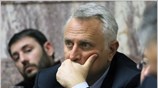 Ο υπουργός Υποδομών, Μεταφορών και Δικτύων Γιάννης Ραγκούσης παρακολουθεί την έκτακτη συνεδρίαση ...