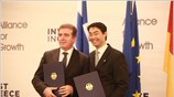 Διμερή οικονομική συμφωνία για τις επενδύσεις υπέγραψαν σήμερα ο υπουργός Οικονομίας και ...