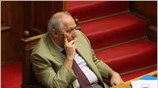 Υπερψηφίστηκε με ευρεία πλειοψηφία και συγκεκριμένα τη στήριξη του ΠΑΣΟΚ της ΝΔ ...