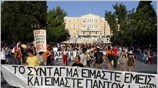 Πορεία προς το Δημαρχείο Αθηναίων, στην πλατεία Κοτζιά, πραγματοποίησαν χθες οι «Αγανακτισμένοι», ...
